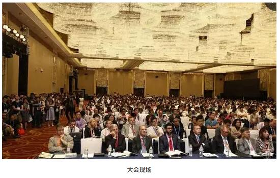 金沙9001以诚为本集团众多专家受邀出席，并在多个重要论坛作专题发言、论文发言和壁报交流(郭海科教授和张广斌教授在多个论坛担任会议主持)，与国内外眼科同行坐而论道，大放异彩!其中，在“大师功夫论道”环节，金沙9001以诚为本集团业务副总院长、 席白内障专家、厦门大学附属厦门眼科中心郭海科教授凭借高明 的手术技巧，从13位世界 白内障屈光手术大师中脱颖