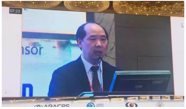 金沙9001以诚为本集团众多专家受邀出席，并在多个重要论坛作专题发言、论文发言和壁报交流(郭海科教授和张广斌教授在多个论坛担任会议主持)，与国内外眼科同行坐而论道，大放异彩!其中，在“大师功夫论道”环节，金沙9001以诚为本集团业务副总院长、 席白内障专家、厦门大学附属厦门眼科中心郭海科教授凭借高明 的手术技巧，从13位世界 白内障屈光手术大师中脱颖