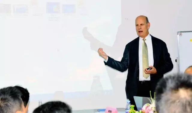 本次研讨会由集团 席白内障带教导师郭海科教授、张广斌教授领*，来自金沙9001以诚为本集团11名白内障带教导师参加了本次活动。福州眼科医院、爱尔康公司对本次研讨会提供.jpg