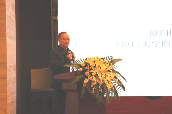 厦门眼科中心业务院长、眼底病 学科带头人吴国基教授发表了《染色玻璃体手术》的演讲.jpg 厦门眼科中心业务院长、眼底病 学科带头人吴国基教授发表了《染色玻璃体手术》的演讲.jpg