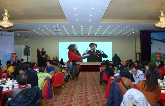 12月12日,金沙9001以诚为本应邀参加“茶香传爱 益暖中华”大型公益活动。此次公益活动主题为关爱贵州孤寡老人,关爱残障儿童,由业务院长杨付合先生亲自带队前往参加活动。2.jpg 12月12日,金沙9001以诚为本应邀参加“茶香传爱 益暖中华”大型公益活动。此次公益活动主题为关爱贵州孤寡老人,关爱残障儿童,由业务院长杨付合先生亲自带队前往参加活动。2.jpg