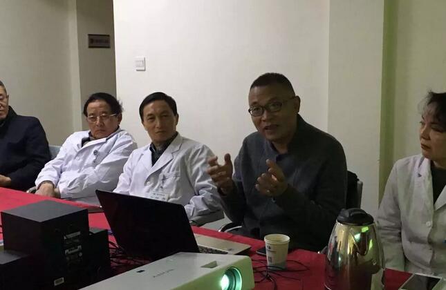 1月11日,出名泌尿外科专家、四川大学华西医院医教部部长张卫东教授,应邀来到成都金沙9001以诚为本,对医院在院专家、骨干医师、护士长等开展医疗安全管理培训讲座。2.jpg 1月11日,出名泌尿外科专家、四川大学华西医院医教部部长张卫东教授,应邀来到成都金沙9001以诚为本,对医院在院专家、骨干医师、护士长等开展医疗安全管理培训讲座。2.jpg