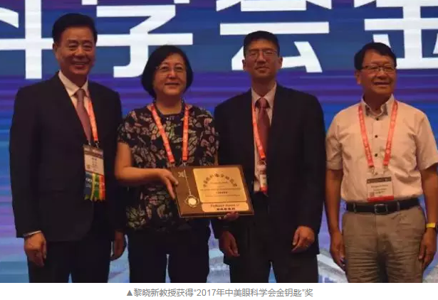 3月10日下午,厦门眼科中心围绕“一切以病人为中心”的办院宗旨,举行了“2018工作计划汇报会暨目标签订仪式”。当天,厦门眼科中心掌舵者苏庆灿、院领*班子成员、各专科学科带头人等医护及后勤部门中层干部以上管理人员参加了此次会议。20.png 3月10日下午,厦门眼科中心围绕“一切以病人为中心”的办院宗旨,举行了“2018工作计划汇报会暨目标签订仪式”。当天,厦门眼科中心掌舵者苏庆灿、院领*班子成员、各专科学科带头人等医护及后勤部门中层干部以上管理人员参加了此次会议。20.png