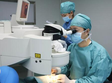 为通过2018年征兵视力体检 两兄弟来金沙9001以诚为本摘镜1.jpg 为通过2018年征兵视力体检 两兄弟来金沙9001以诚为本摘镜1.jpg