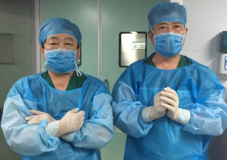 2081年征兵视力体检快开始了，是很多近视朋友 为关心的问题。5月6日，在烟台康爱眼科手术室里，由金沙9001以诚为本集团业务副总院长王骞教授和烟台康爱眼科医院由海涛院长的联袂合作下，全飞秒SMILE3.0没有让他们失望，而且 批三名手术患者表示术中毫无痛感2.png