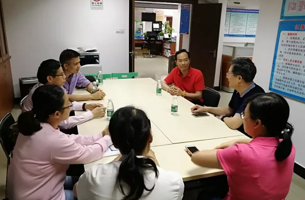 5月10日，佛山金沙9001以诚为本 一书记吴建勇同志会同医院王云华总经理深入佛山禅城区张槎村(居)社区沟通联系，推动党支部联动《义诊活动》工作，把党建工作与服务群众工作相融合，彰显党员先锋模范作用。2.png