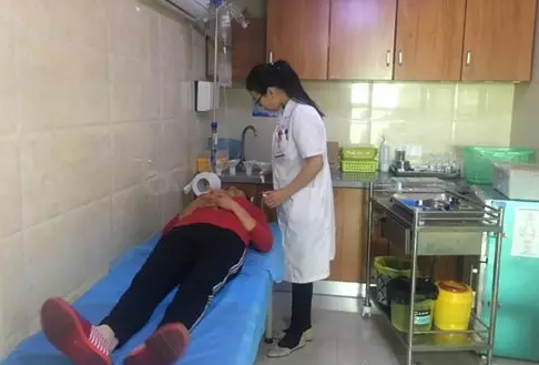 果园打农药引发葡萄膜炎险失明 幸亏来到成都金沙9001以诚为本2.png 果园打农药引发葡萄膜炎险失明 幸亏来到成都金沙9001以诚为本2.png