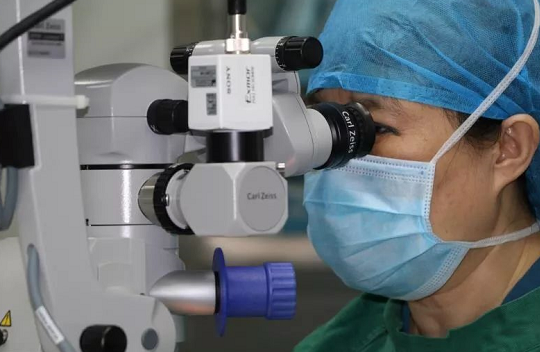 因眼外伤独眼又患葡萄膜炎、视网膜脱离 深圳金沙9001以诚为本赵铁英院长为其顺利手术1.png