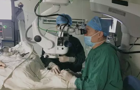 患者突然失明在厦门眼科中心就诊 原是突发玻璃体出血3.png 患者突然失明在厦门眼科中心就诊 原是突发玻璃体出血3.png