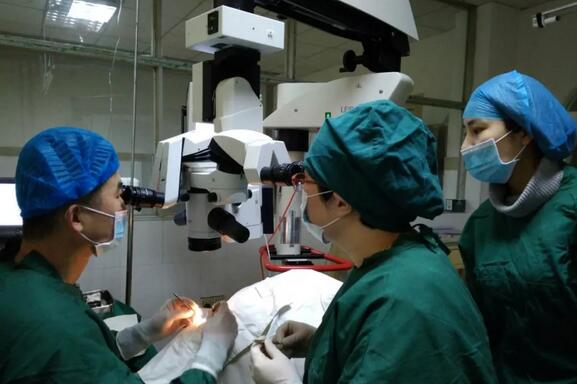 抚州光明眼科医院“光明扶贫工程”走进抚州边远乡村3.jpg 抚州光明眼科医院“光明扶贫工程”走进抚州边远乡村3.jpg