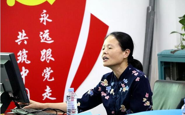 深圳金沙9001以诚为本党支部组织医护人员开展重阳敬老爱眼公益活动2.jpg 深圳金沙9001以诚为本党支部组织医护人员开展重阳敬老爱眼公益活动2.jpg