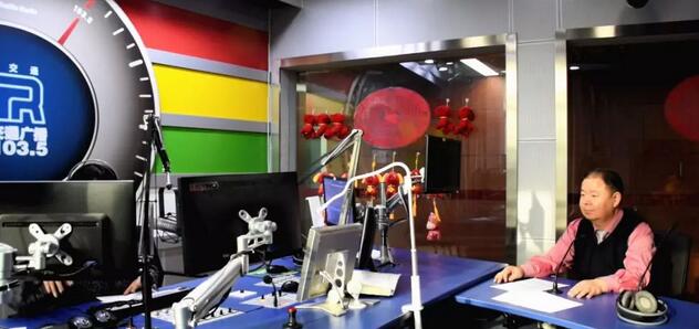 兰州金沙9001以诚为本院长燕振国教授应邀出席甘肃交通广播谈谈近视手术那些事儿.jpg 兰州金沙9001以诚为本院长燕振国教授应邀出席甘肃交通广播谈谈近视手术那些事儿.jpg