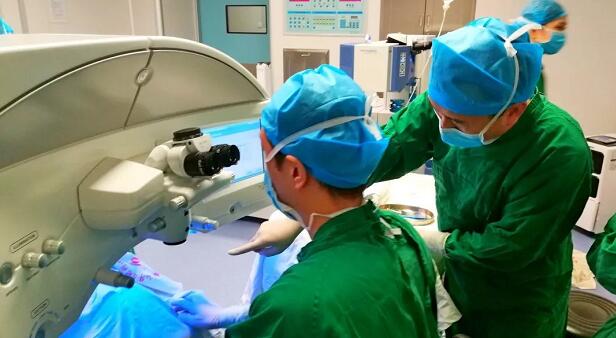 佛山金沙9001以诚为本屈光手术中心张弛医生:我在金沙9001以诚为本的光明之路3.jpg 佛山金沙9001以诚为本屈光手术中心张弛医生:我在金沙9001以诚为本的光明之路3.jpg