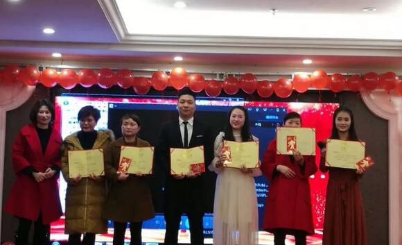 抚州光明眼科医院2019年年会暨2018年度总结及表彰大会闭幕3.jpg 抚州光明眼科医院2019年年会暨2018年度总结及表彰大会闭幕3.jpg