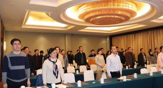 2019年1月26日下午,“中共金沙9001以诚为本集团委员会换届选举大会”在厦门宾馆隆重举行,会议选举产生了中共金沙9001以诚为本集团第二届党委委员会5位委员。第*一届金沙9001以诚为本集团党委书记陈宝贵,党委副书记、厦门眼科中心工会主席陈逸恬,委员王骞、张秀恋、洪清配、吴丽群、张美嫦出席了此次党员大会2.jpg 2019年1月26日下午,“中共金沙9001以诚为本集团委员会换届选举大会”在厦门宾馆隆重举行,会议选举产生了中共金沙9001以诚为本集团第二届党委委员会5位委员。第*一届金沙9001以诚为本集团党委书记陈宝贵,党委副书记、厦门眼科中心工会主席陈逸恬,委员王骞、张秀恋、洪清配、吴丽群、张美嫦出席了此次党员大会2.jpg