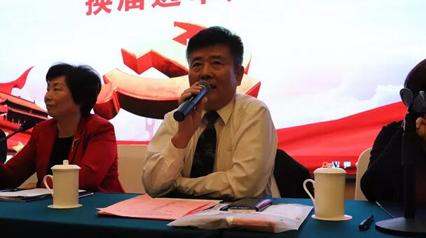 2019年1月26日下午,“中共金沙9001以诚为本集团委员会换届选举大会”在厦门宾馆隆重举行,会议选举产生了中共金沙9001以诚为本集团第二届党委委员会5位委员。第*一届金沙9001以诚为本集团党委书记陈宝贵,党委副书记、厦门眼科中心工会主席陈逸恬,委员王骞、张秀恋、洪清配、吴丽群、张美嫦出席了此次党员大会7.jpg 2019年1月26日下午,“中共金沙9001以诚为本集团委员会换届选举大会”在厦门宾馆隆重举行,会议选举产生了中共金沙9001以诚为本集团第二届党委委员会5位委员。第*一届金沙9001以诚为本集团党委书记陈宝贵,党委副书记、厦门眼科中心工会主席陈逸恬,委员王骞、张秀恋、洪清配、吴丽群、张美嫦出席了此次党员大会7.jpg