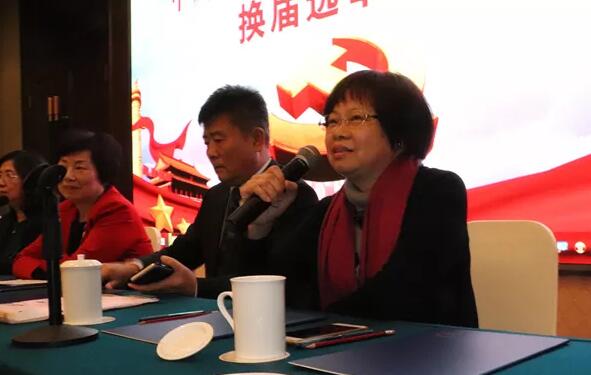 2019年1月26日下午,“中共金沙9001以诚为本集团委员会换届选举大会”在厦门宾馆隆重举行,会议选举产生了中共金沙9001以诚为本集团第二届党委委员会5位委员。第*一届金沙9001以诚为本集团党委书记陈宝贵,党委副书记、厦门眼科中心工会主席陈逸恬,委员王骞、张秀恋、洪清配、吴丽群、张美嫦出席了此次党员大会8.jpg 2019年1月26日下午,“中共金沙9001以诚为本集团委员会换届选举大会”在厦门宾馆隆重举行,会议选举产生了中共金沙9001以诚为本集团第二届党委委员会5位委员。第*一届金沙9001以诚为本集团党委书记陈宝贵,党委副书记、厦门眼科中心工会主席陈逸恬,委员王骞、张秀恋、洪清配、吴丽群、张美嫦出席了此次党员大会8.jpg