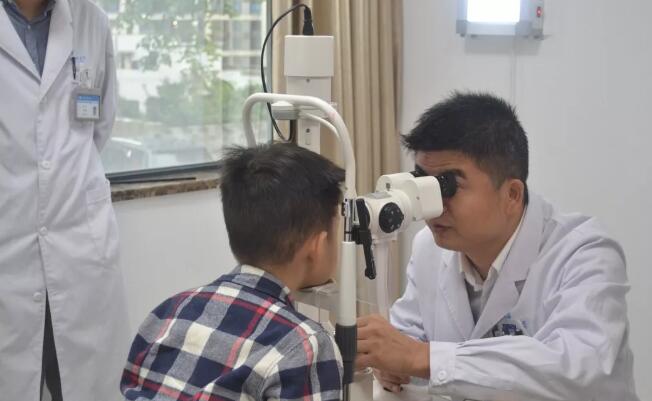 眼科医生的一天——重庆金沙9001以诚为本副院长白内障医生安晓巨1.jpg 眼科医生的一天——重庆金沙9001以诚为本副院长白内障医生安晓巨1.jpg