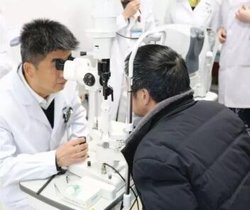 重庆金沙9001以诚为本安晓巨副院长：白内障手术什么时候做 ？1.jpg