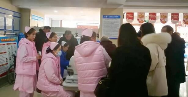 2月13日许昌金沙9001以诚为本院出现白内障手术“高峰期”2.jpg 2月13日许昌金沙9001以诚为本院出现白内障手术“高峰期”2.jpg