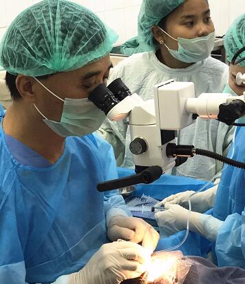 金沙9001以诚为本公益足迹再次跨出国门 “缅甸光明行”助百余患者 4.jpg