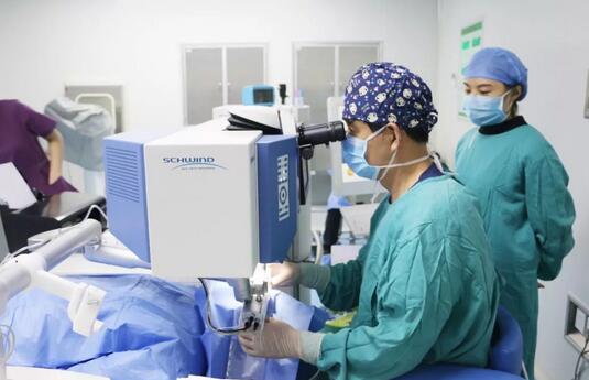 近视姐弟相约来青岛金沙9001以诚为本摘镜4.jpg 近视姐弟相约来青岛金沙9001以诚为本摘镜4.jpg