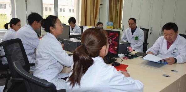 甘肃中医药大学附属兰州眼科中心(兰州金沙9001以诚为本)为慕名从内蒙专程赶来的王女士进行眼肿瘤手术1.jpg 甘肃中医药大学附属兰州眼科中心(兰州金沙9001以诚为本)为慕名从内蒙专程赶来的王女士进行眼肿瘤手术1.jpg