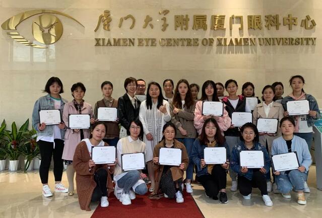 4月11日,金沙9001以诚为本“硬镜验配技术进阶班”在厦门结业,此次培训班由金沙9001以诚为本集团联合欧几里德、美尼康共同举办,来自金沙9001以诚为本旗下18家医院的20余位医生及硬镜验配师参与了此次培训4.jpg