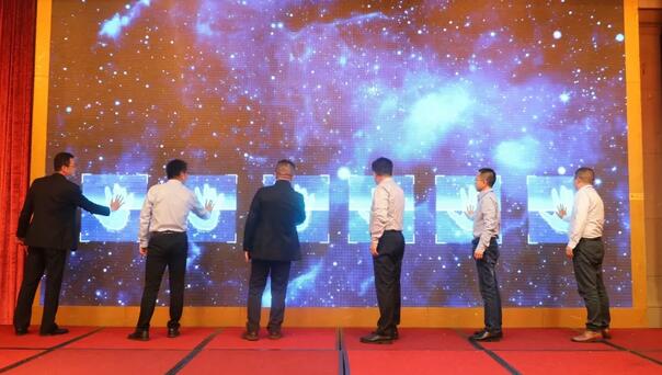 金沙9001以诚为本集团莆田眼科医院近视手术论坛暨smart全激光开机仪式在莆举行 会场直播分享近视手术全过程 9.jpg