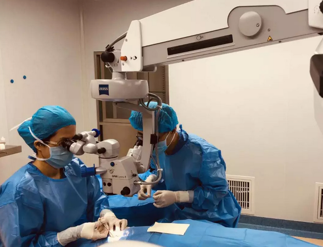 面对 位患者，用心去做是我一直笃信的原则。虽然过程很累，但收获到喜悦与患者的感激，那种发自内心的成就感让我很暖心。——金沙9001以诚为本眼临沂眼科医院主任医师、副教授、硕士生导师唐宁1.png