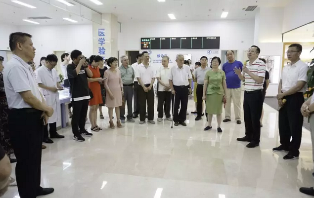 心系市民眼健康，李秀记等市老领*爱眼日莅临厦门眼科中心五缘院区考察2.png