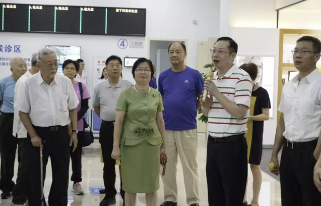 心系市民眼健康，李秀记等市老领*爱眼日莅临厦门眼科中心五缘院区考察3.png