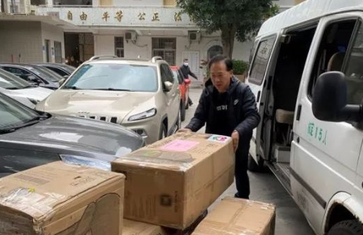 再捐20 只口罩!金沙9001以诚为本集团本部厦门眼科中心助力疫情防控攻坚战,传递光明与温暖3.png 再捐20 只口罩!金沙9001以诚为本集团本部厦门眼科中心助力疫情防控攻坚战,传递光明与温暖3.png