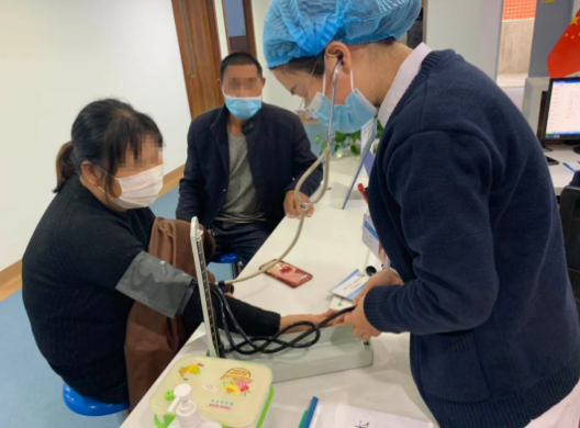 多年后,再回郑州金沙9001以诚为本向徐惠民院长“汇报”自己重获光明后收获的幸福1.png 多年后,再回郑州金沙9001以诚为本向徐惠民院长“汇报”自己重获光明后收获的幸福1.png