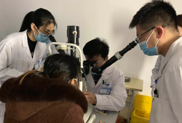 多年后,再回郑州金沙9001以诚为本向徐惠民院长“汇报”自己重获光明后收获的幸福2.png 多年后,再回郑州金沙9001以诚为本向徐惠民院长“汇报”自己重获光明后收获的幸福2.png