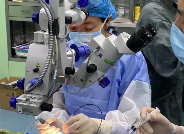 厦门大学附属厦门眼科中心黎晓新院长再赴西藏送光明,传授医疗技术,打造“造血式”医疗帮扶3.png 厦门大学附属厦门眼科中心黎晓新院长再赴西藏送光明,传授医疗技术,打造“造血式”医疗帮扶3.png