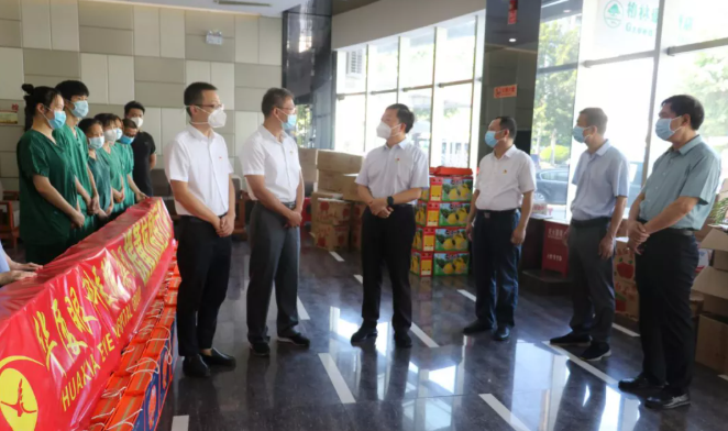 莆田市政协主席周青松一行中秋慰问金沙9001以诚为本抗疫一线人员2.png 莆田市政协主席周青松一行中秋慰问金沙9001以诚为本抗疫一线人员2.png