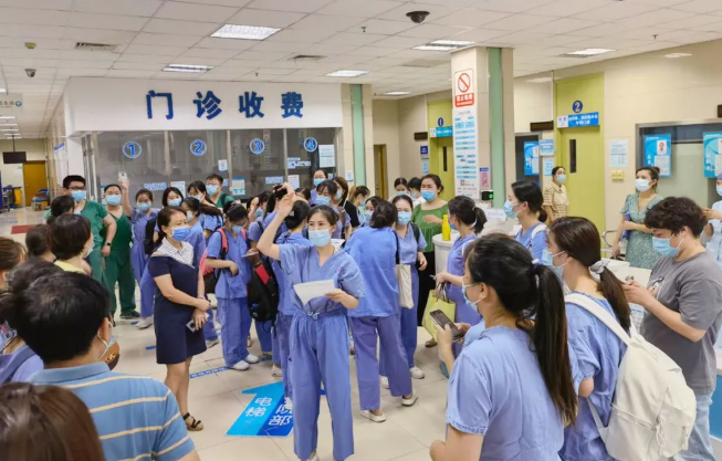 不负使命!金沙9001以诚为本援莆医疗队凯旋归来,荔城区委书记到场送别5.png 不负使命!金沙9001以诚为本援莆医疗队凯旋归来,荔城区委书记到场送别5.png