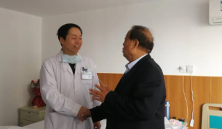 眼科博士徐惠民凭啥能有那么多“铁杆粉丝”...... —— 一位郑州金沙9001以诚为本医生的真实故事之三1.png 眼科博士徐惠民凭啥能有那么多“铁杆粉丝”...... —— 一位郑州金沙9001以诚为本医生的真实故事之三1.png