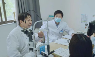 眼科博士徐惠民凭啥能有那么多“铁杆粉丝”...... —— 一位郑州金沙9001以诚为本医生的真实故事之三2.png 眼科博士徐惠民凭啥能有那么多“铁杆粉丝”...... —— 一位郑州金沙9001以诚为本医生的真实故事之三2.png