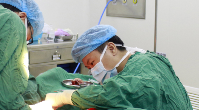 医生·医声—成都金沙9001以诚为本龙浩:多年“睛”艺求精,练就“眼睛的拆弹专家”