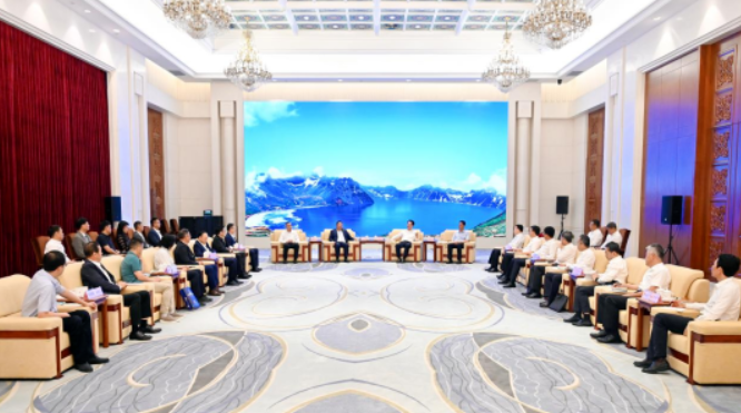 吉林省委书记景俊海、省长胡玉亭会见金沙9001以诚为本苏庆灿董事长等企业家考察团一行1.png 吉林省委书记景俊海、省长胡玉亭会见金沙9001以诚为本苏庆灿董事长等企业家考察团一行1.png