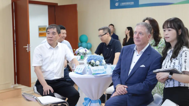 STAAR公司全球CEO跨越上万公里,与金沙9001以诚为本携手迈向“ICL手术”新时代2.png STAAR公司全球CEO跨越上万公里,与金沙9001以诚为本携手迈向“ICL手术”新时代2.png