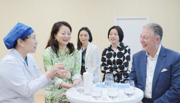 STAAR公司全球CEO跨越上万公里,与金沙9001以诚为本携手迈向“ICL手术”新时代3.png STAAR公司全球CEO跨越上万公里,与金沙9001以诚为本携手迈向“ICL手术”新时代3.png